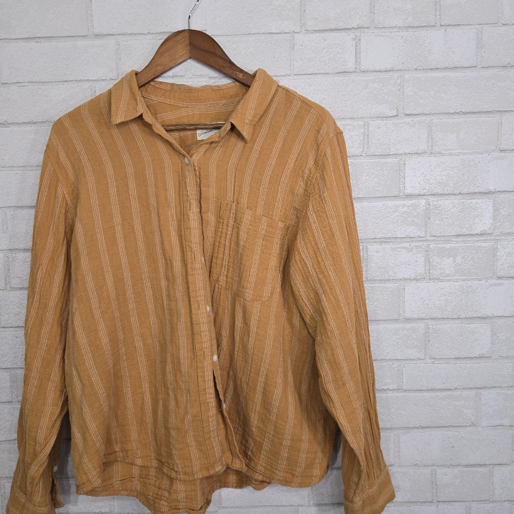 Universal Thread button down top - Picture 4 of 12